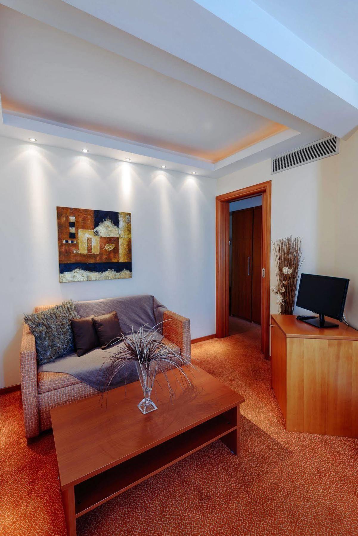 Mirabello 3* Athen